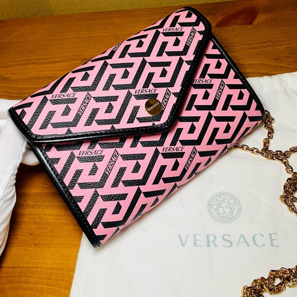 🎉 SALE 🎉 NEW Versace Pink La Greca Signature Coated Canvas Chain Crossbody Bag - Picture 3 of 17
